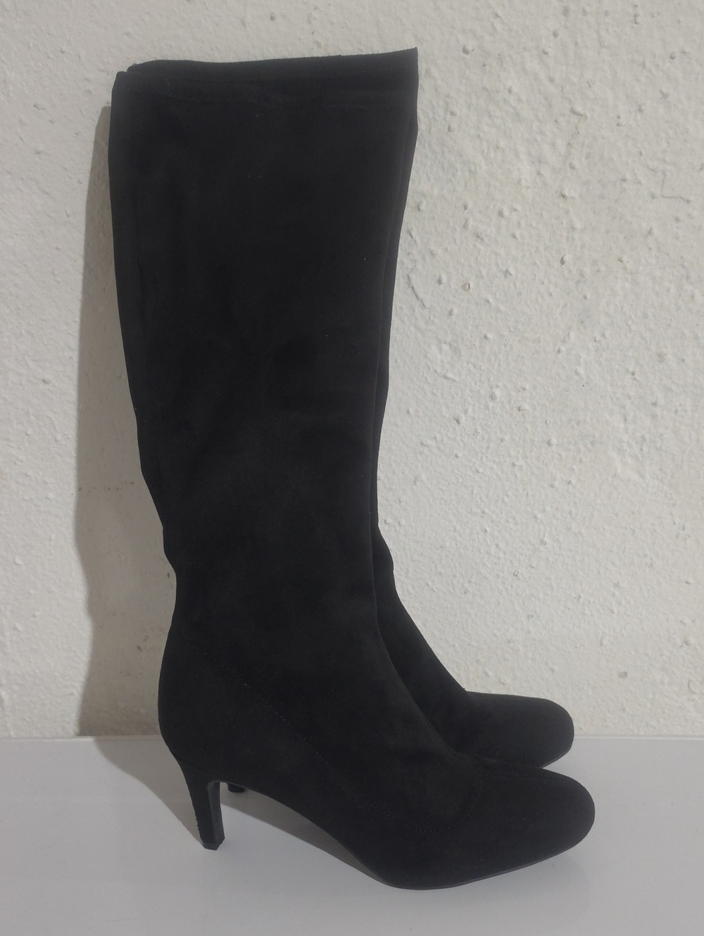BCBGeneration BG-Russo Women's Black Knee-High Suede Boot - Elegant Heel